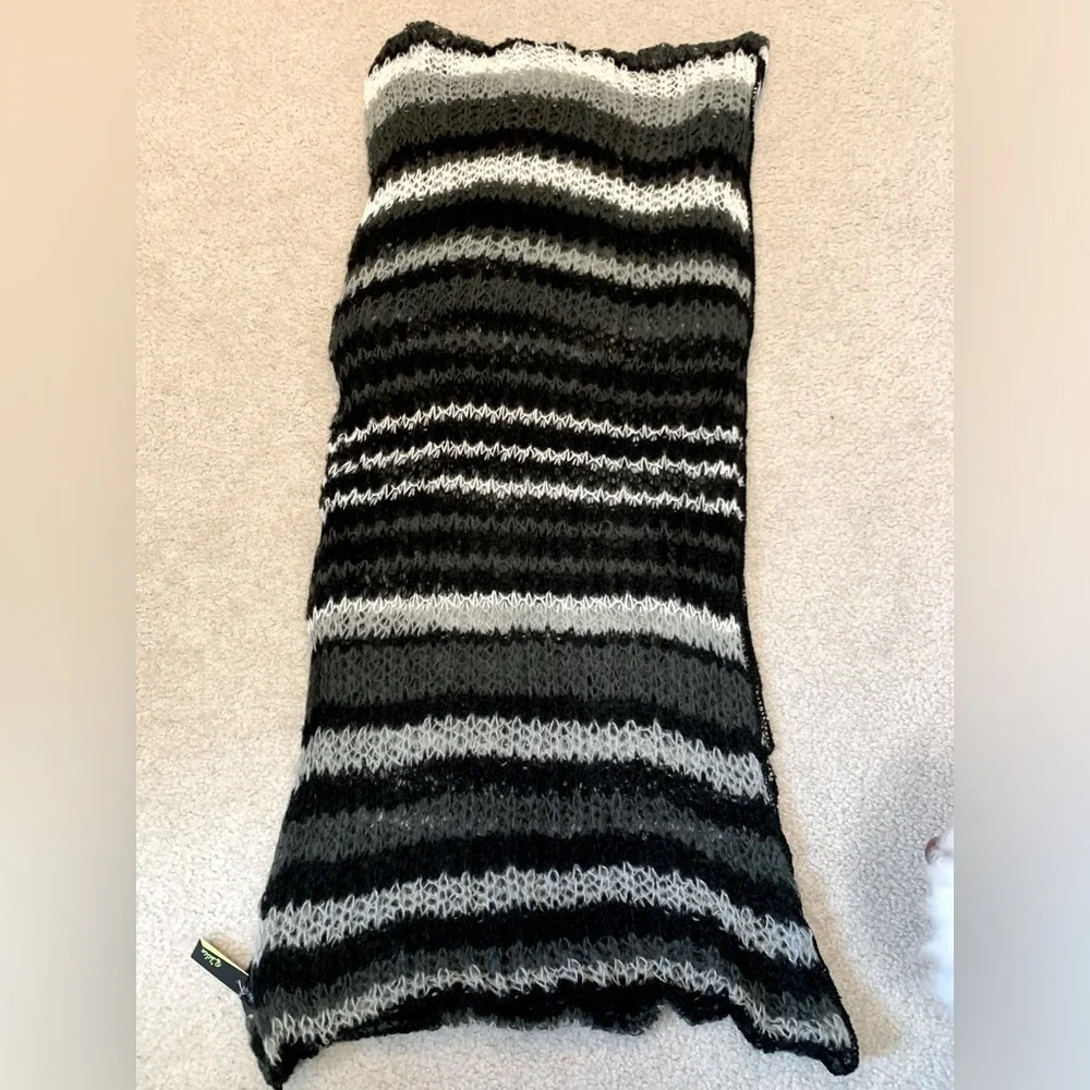 NWOT Rikka Women Boho Knit Infiniti Scarf One Size Black Gray White Fall‎
